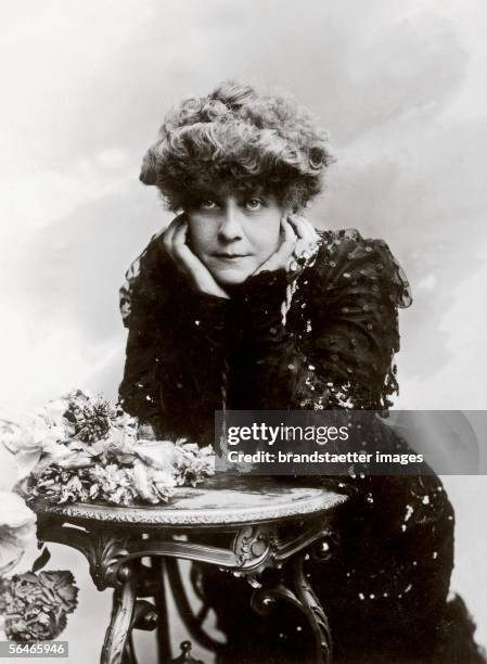 Adele Sandrock, German-Dutch actress. Photography. Around 1890. [Adele Sandrock, deutsch-niederlaendische Schauspielerin. Photographie. Um 1890.]