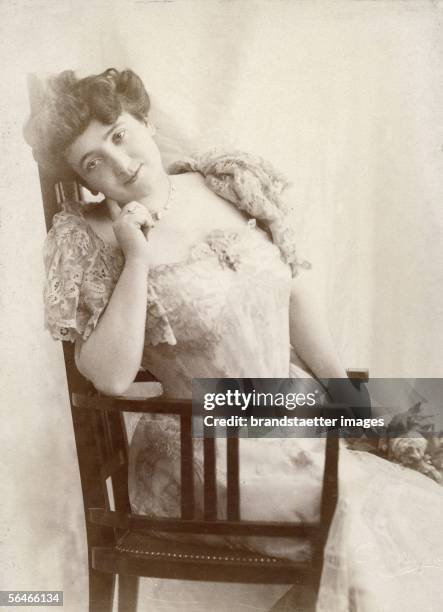 Emma Calvé, French singer. Photography. Around 1900. [Emma Calvé, Französisch Saengerin. Photographie. Um 1900]