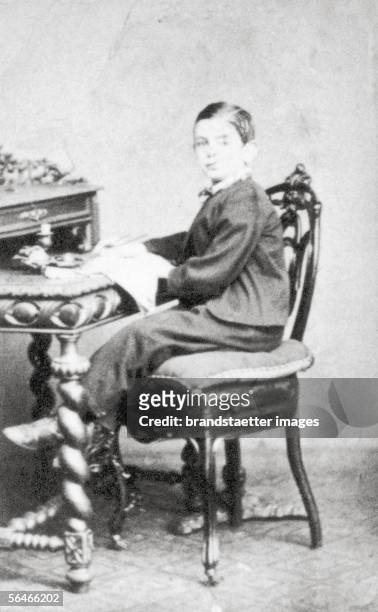 Sigmund Freud sitting at a table. Photography. 1863. [Sigmund Freud an einem Tisch sitzend. Photographie. 1863.]