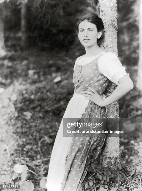 Anna Freud. Photography. 1912. [Anna Freud. Photographie. 1912]