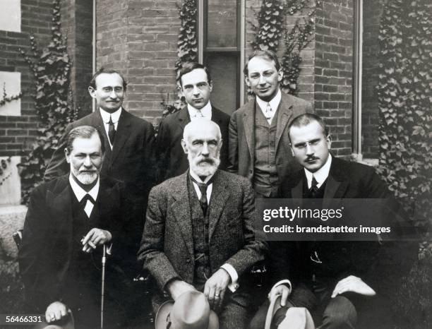 Sigmund Freud, Abraham Brill, C.G. Jung, Stanley Hall, Ernest Jones und Sandor Ferenczi at the Clark University. Photography 1909. [Sigmund Freud,...