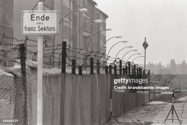 At the Berlin wall, shortly after its construction. Photography. Germany. 1961/62. [An der Berliner Mauer, kurz nach ihrer Errichtung. Photographie....