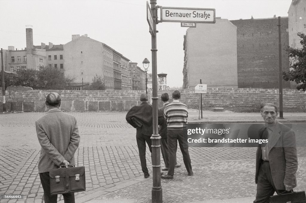 People from West Berlin looking to East Berlin