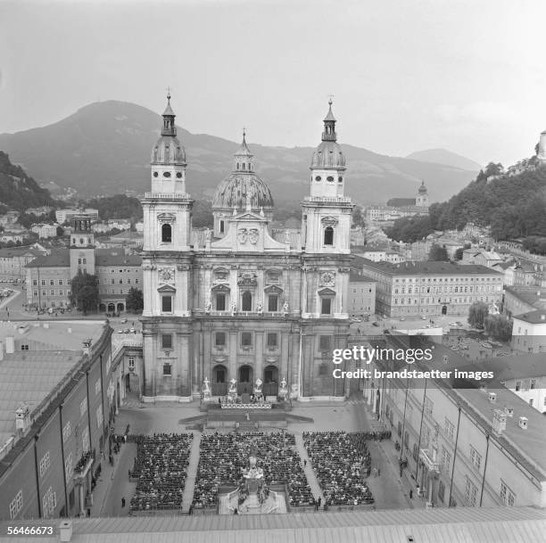 Salzburg Festival: During the performance of Everyman on the Domplatz. Salzburg. Photography. 1968. [Salzburger Festspiele: Der Domplatz waehrend...