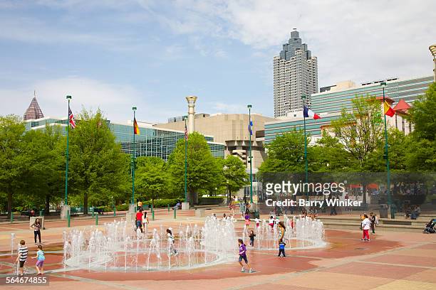 kids playing in fountain, atlanta - centenial olympic park stock pictures, royalty-free photos & images