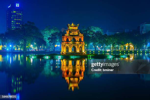 pagoda on hoan kiem lake - hanoi fotografías e imágenes de stock