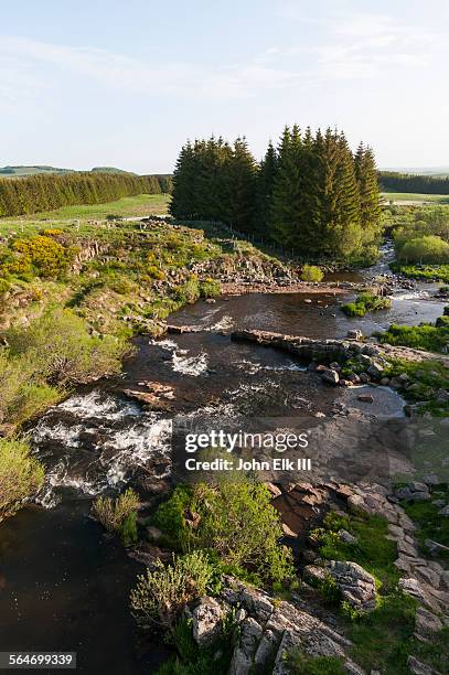 aubrac plateau landscape with stream - occitanie stock-fotos und bilder