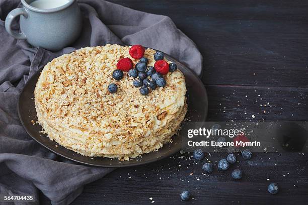 mille-feuille (napoleon cake) with berries - millefeuille stock-fotos und bilder