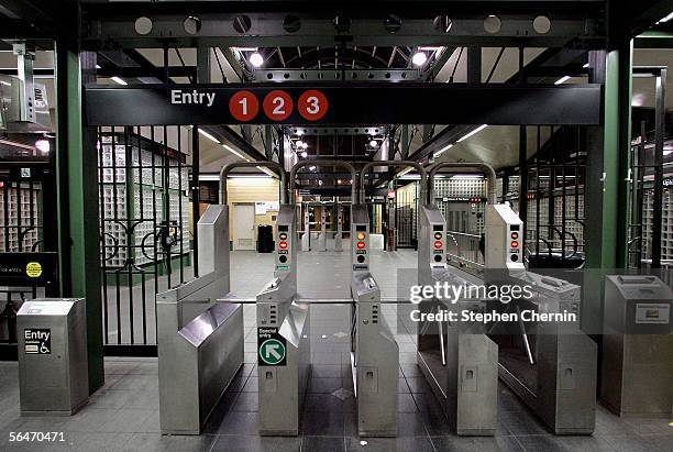 The 72nd street subway station stands vacant on December 20, 2005 in New York City. Earlier, Roger Toussaint, president of Transport Workers Union...