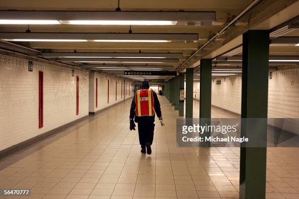 Employee walks through the Union Square Station of the New York City subway system on December 20, 2005 in New York City. The subway and bus strike...