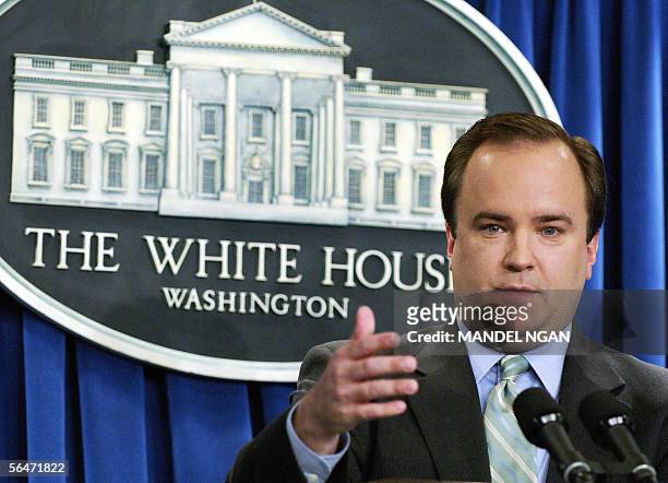 Washington, UNITED STATES: White House spokesman Scott McClellan speaks to the press during a briefing 20 December 2005 at the White House in...