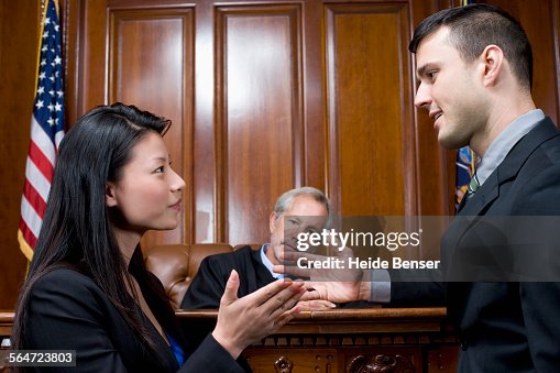 U Arguing R Lawyers Arguing In Front Of Judge High-Res Stock Photo - Getty Images