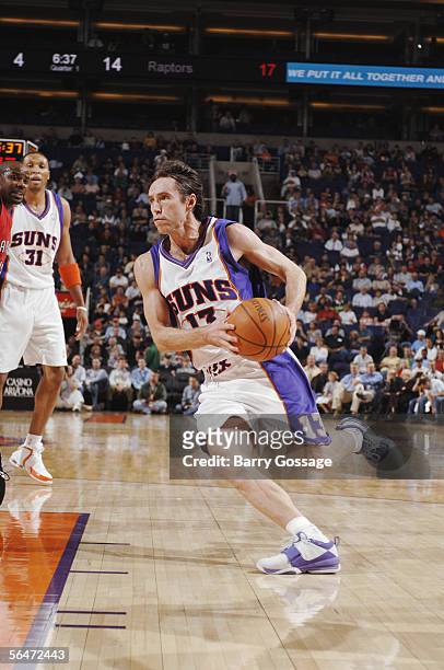 Steve Nash of the Phoenix Suns drives to the basket against the Toronto Raptors on November 22, 2005 at America West Arena in Phoenix, Arizona. The...