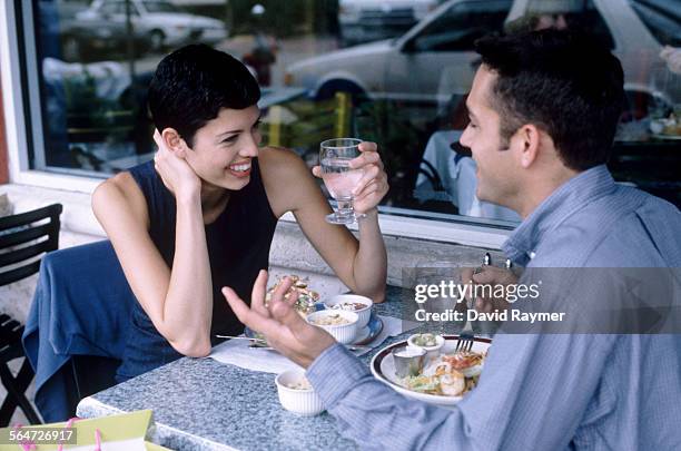 dining out - admiration photos et images de collection