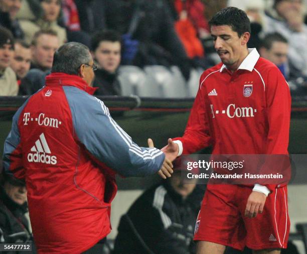 Roy Makaay of Munich shakes the hand of his coach Felix Magath after leaving the field during the last sixteen match of the DFB German Cup between...