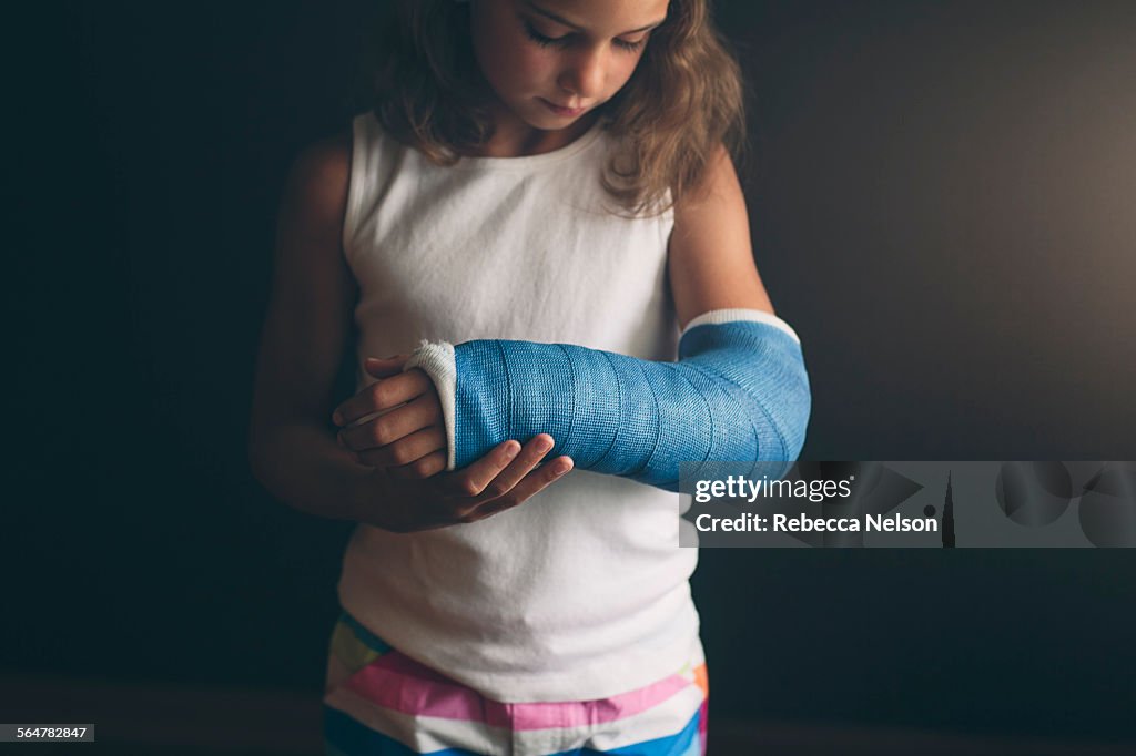 Girl with broken arm