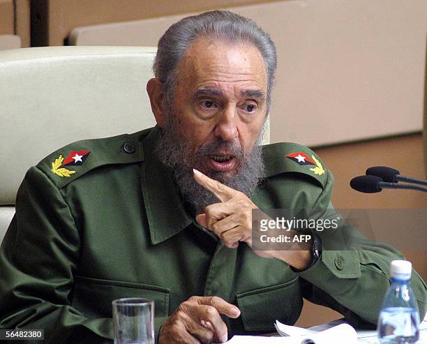 El presidente cubano Fidel Castro interviene durante el 6to Periodo Ordinario de Sesiones de la 6ta Legislatura del Parlamento Cubano en el Palacio...