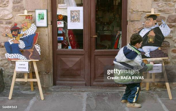 Kid puts a letter in the "Olentzero" mail box next to The Three Wise Men mail box , 22 December 2005, in the northern Spanish village of Santesteban,...