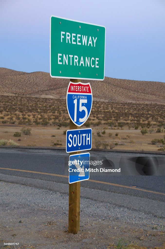 Freeway Calgary Sign Freeway Signs High-Res Stock Photo - Getty Images
