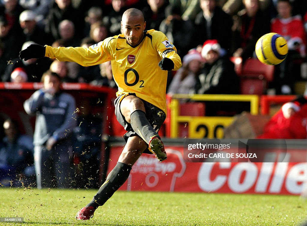 Arsenal's Thierry Henry  shoots for a go