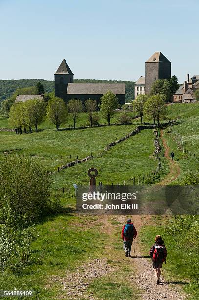 aubrac village w compostela pilgrimage trail - aveyron bildbanksfoton och bilder