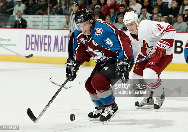 Joe Sakic of the Colorado Avalanche intercepts the puck in front of Jamie Lundmark of the Phoenix Coyotes in the second period on December 26, 2005...