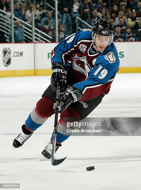 Joe Sakic of the Colorado Avalanche brings the puck all the way down the ice for his first goal against the Phoenix Coyotes in the first period on...