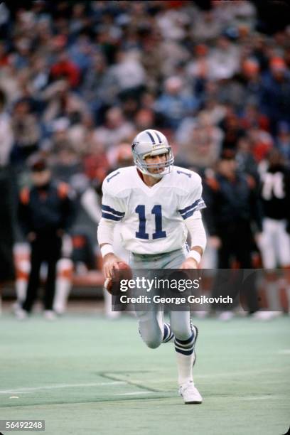 Quarterback Danny White of the Dallas Cowboys in action against the Cincinnati Bengals at Riverfront Stadium on December 8, 1985 in Cincinnati, Ohio.