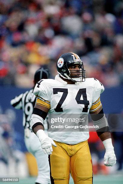 Offensive lineman Terry Long of the Pittsburgh Steelers in action against the New York Giants at Giants Stadium on December 21, 1985 in East...