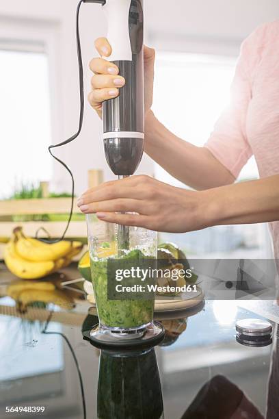 https://media.gettyimages.com/id/564948399/photo/smiling-young-woman-preparing-smoothie-in-the-kitchen-close-up.jpg?s=612x612&w=gi&k=20&c=fD7l1geWSLDh3v8AyO4fC2nMaxKG9XT_pxs4YlJDW7s=