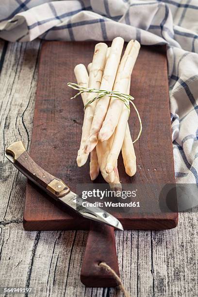 bunch of white asparagus on wooden chopping board - 7894 stock pictures, royalty-free photos & images