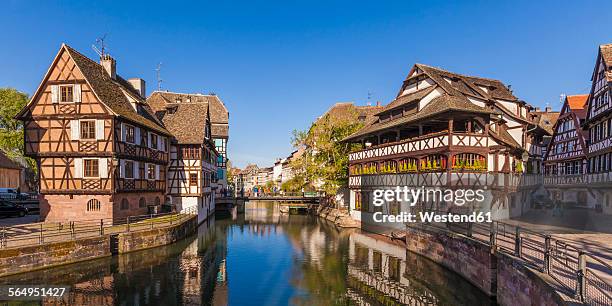 france, alsace, strasbourg, la petite france, half-timbered houses and l'ill river - estrasburgo fotografías e imágenes de stock