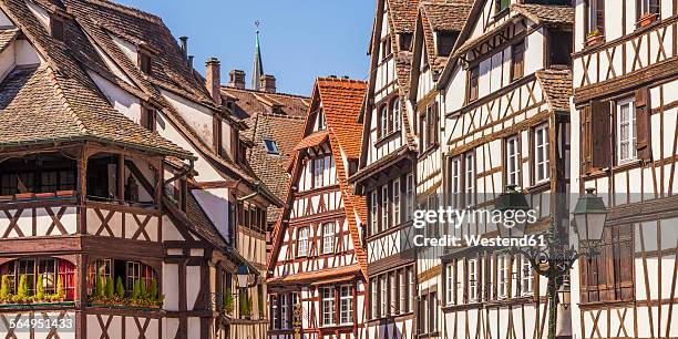 france, alsace, strasbourg, petite france, half-timbered houses - strasbourg imagens e fotografias de stock