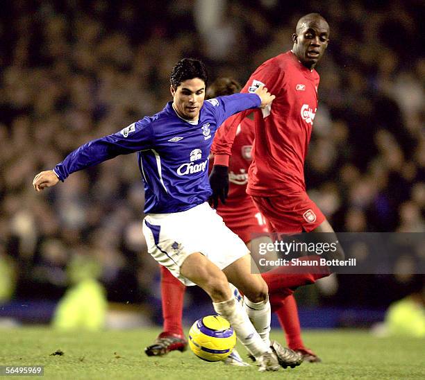 Mikel Arteta of Everton holds off a challenge from Momo Sissoko of Liverpool during the Barclays Premiership match between Everton and Liverpool at...