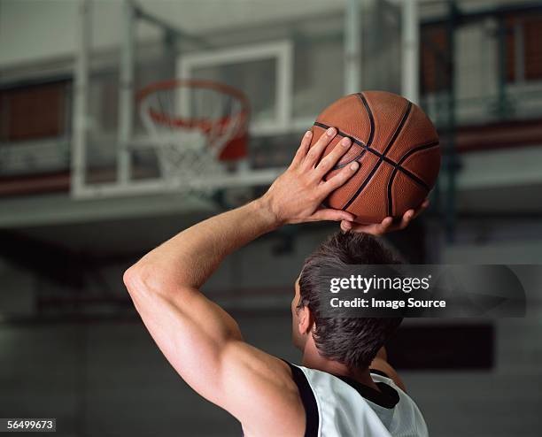 male basketball player - shooting baskets 個照片及圖片檔