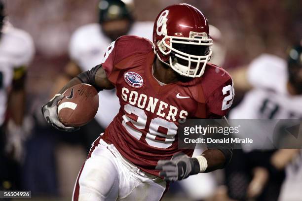Running back Adrian Peterson of the Oklahoma Sooners runs against the Oregon Ducks during the first half of the Pacific Life Holiday Bowl on December...
