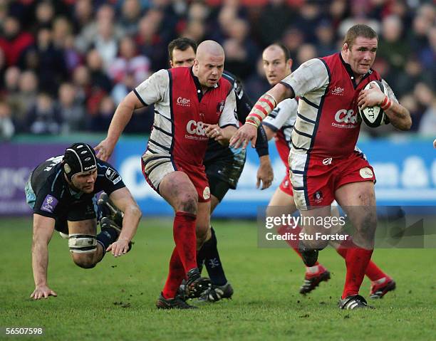 Gloucester forward Phil Vickery charges through the Leeds Tykes defence during the Guinness Premiership game between Gloucester and Leeds Tykes on...