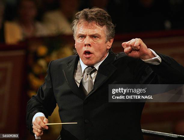 Mariss Jansons conducts the Vienna Philharmonic Orchestra 01 January 2006 during a new years concert in Vienna. AFP PHOTO/DIETER NAGL