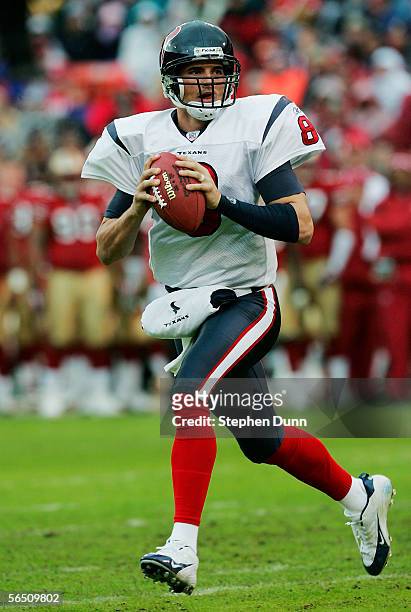 David Carr of the Houston Texans looks for an opening against the San Francisco 49ers at Monster Park January 1, 2005 in San Francisco, California.