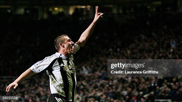 Lee Clark of Newcastle United celebrates his last minute equaliser during the Barclays Premiership match between Newcastle United and Middlesbrough...