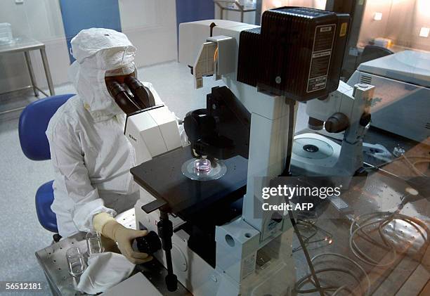 In this picture taken 27 December 2005, an Indian scientist conducts research on stem cells at a laboratory in Manipal Hospita in Bangalore. Cashing...