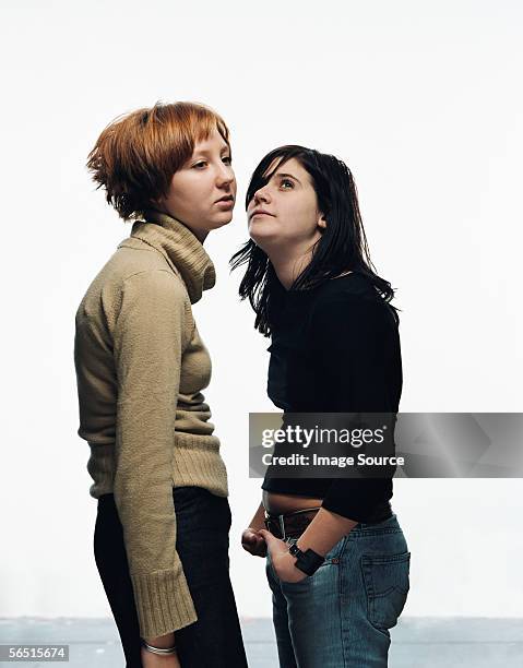 two women slouching - mala postura fotografías e imágenes de stock