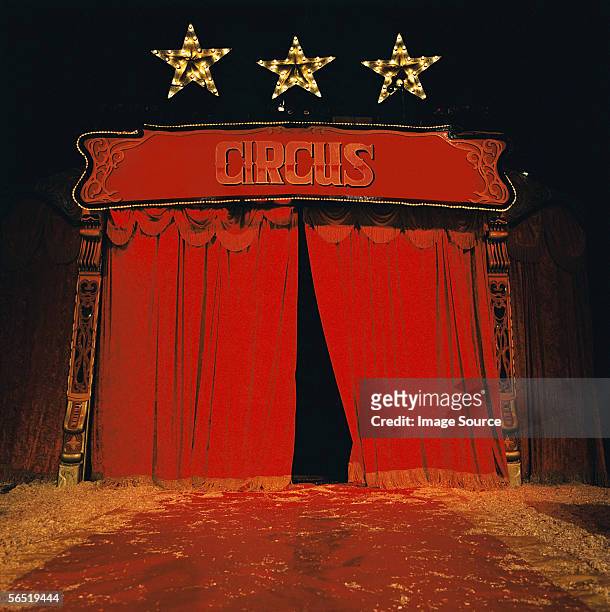 circus stage - carpa de circo fotografías e imágenes de stock
