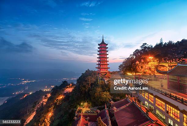 pagoda of the chin swee caves temple, malaysia - kuala lumpur stockfoto's en -beelden