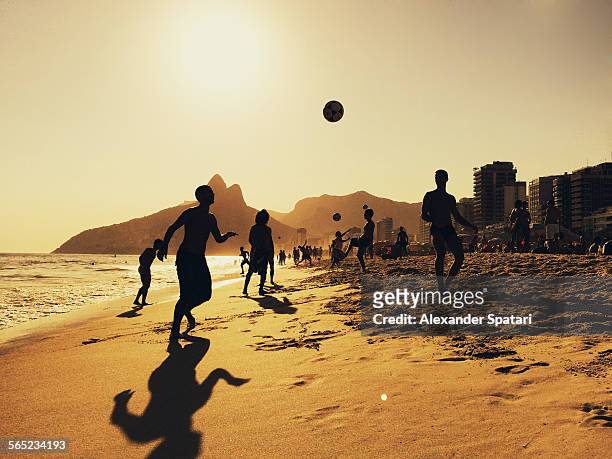 people playing football on ipanema beach in rio - rio de janeiro photos et images de collection