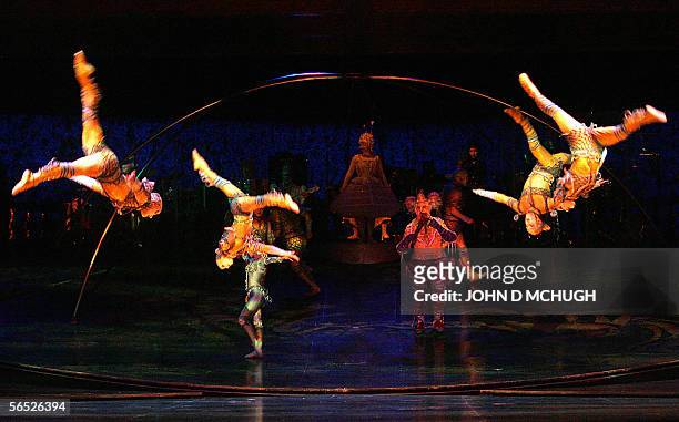 London, UNITED KINGDOM: Performers from Cirque du Soleil run through a dress rehearsal of their Alegria show at the Royal Albert Hall in London, 4...