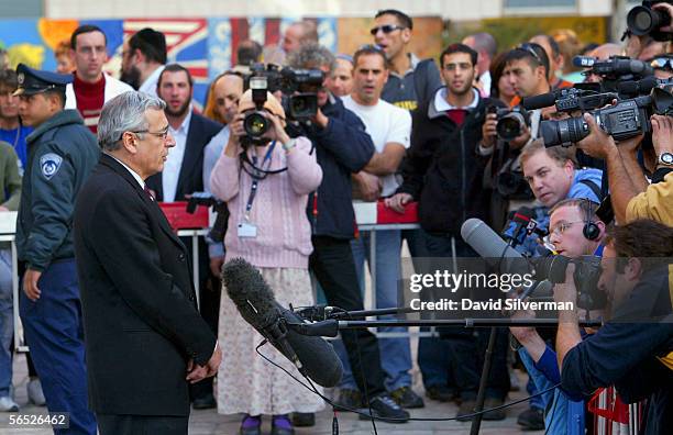 Hadassah Hospital director Shlomo Mor-Yosef updates the foreign media on the condition of Israeli Prime Minister Ariel Sharon outside Hadassah...