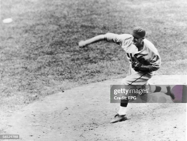 American baseball player Lon Warneke of the Chicago Cubs pitches a strike in the 5th inning of the first game of the World Series against the Detroit...