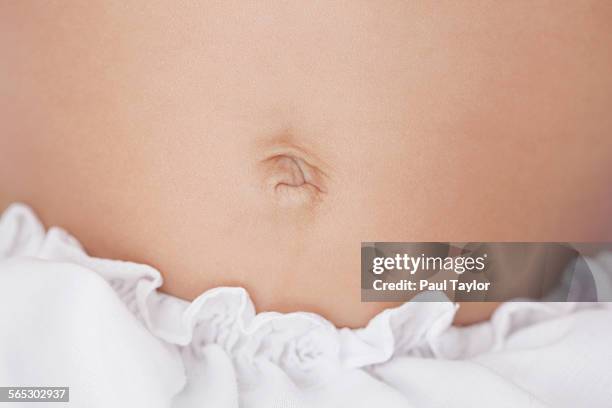 baby's navel - navel stockfoto's en -beelden