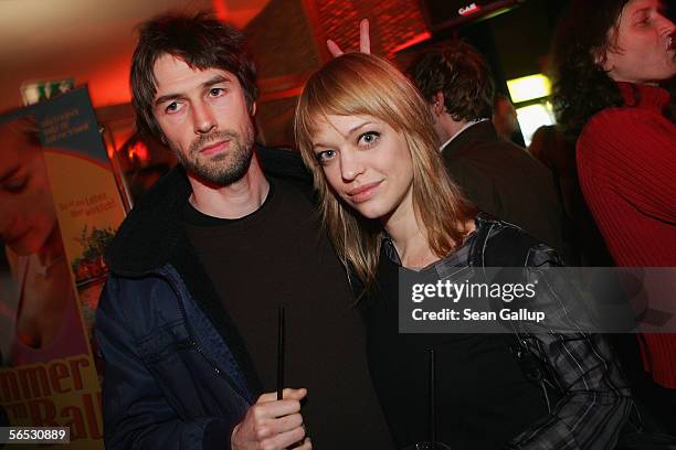 Actress Heike Makatsch and her boyfriend Max Schroeder attend the premiere of the new German comedy film "Sommer vorm Balcon" January 5, 2006 in...